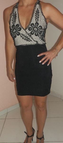 Vestido Preto e Branco com Detalhes em Guipir